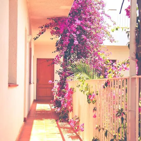 El Penell Estudi Garbi Apartment *